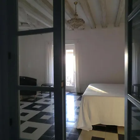Grosse In Cadiz, Kathedrale In Der Naehe *